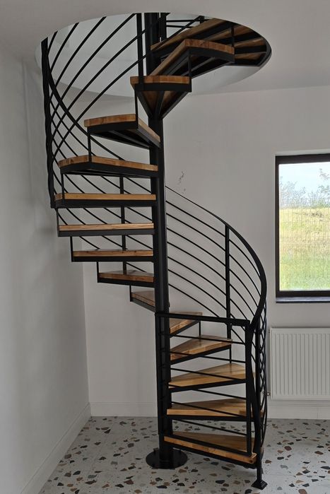 Scara metalica de interior, modulara.