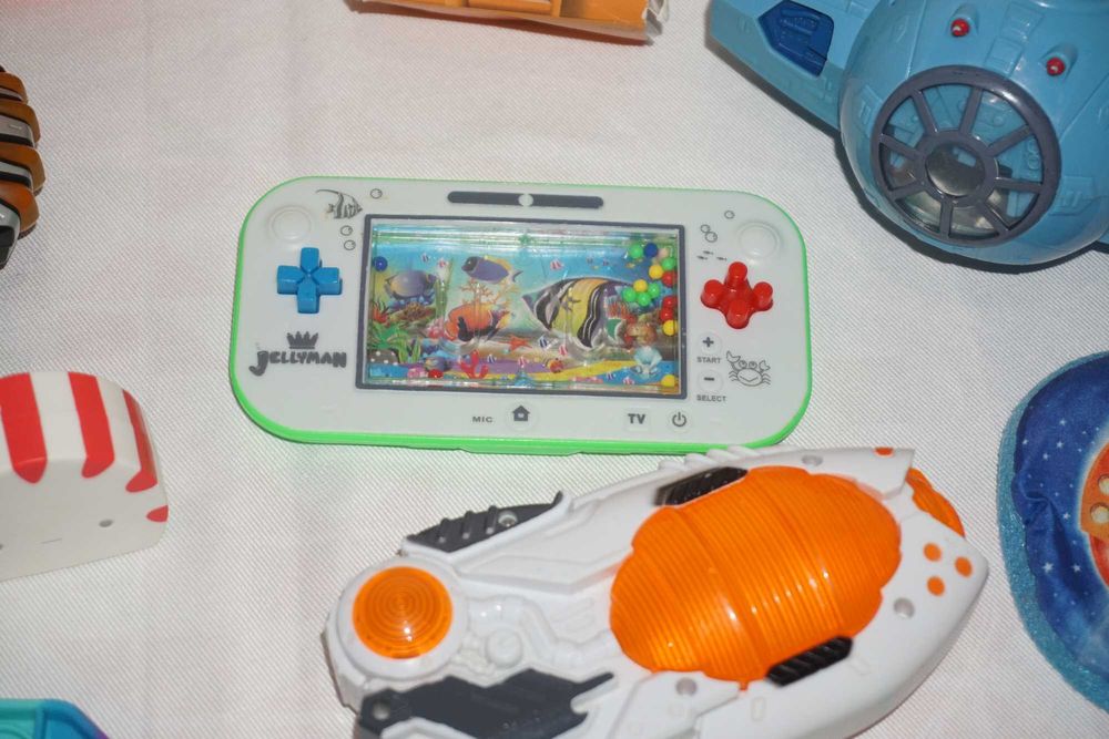 Лот от 12 Различни Детски Играчки