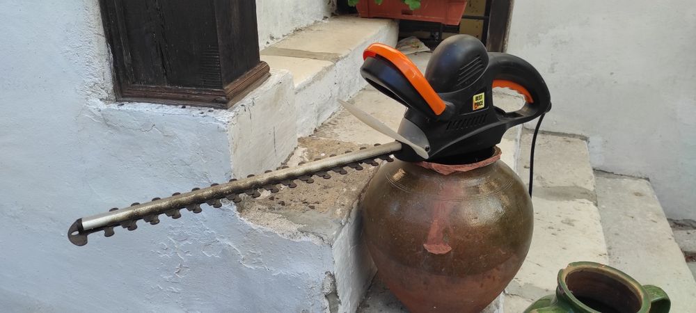 Електрически храсторез-предишна цена 70лв. нова цена 50лв