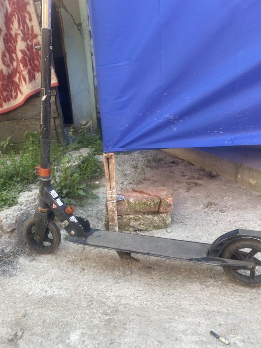 Trotineta de vanzare in stare bunicica
