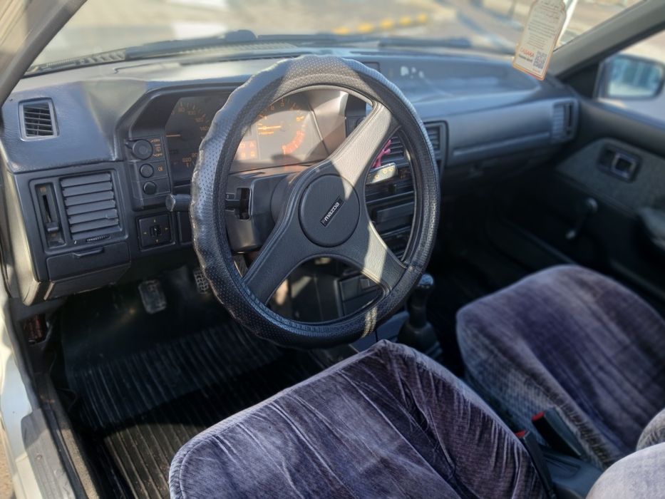 Продам машину мазда 323