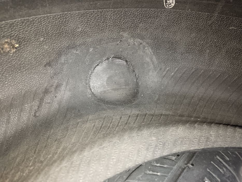 Продам комплект шин 235/60R17