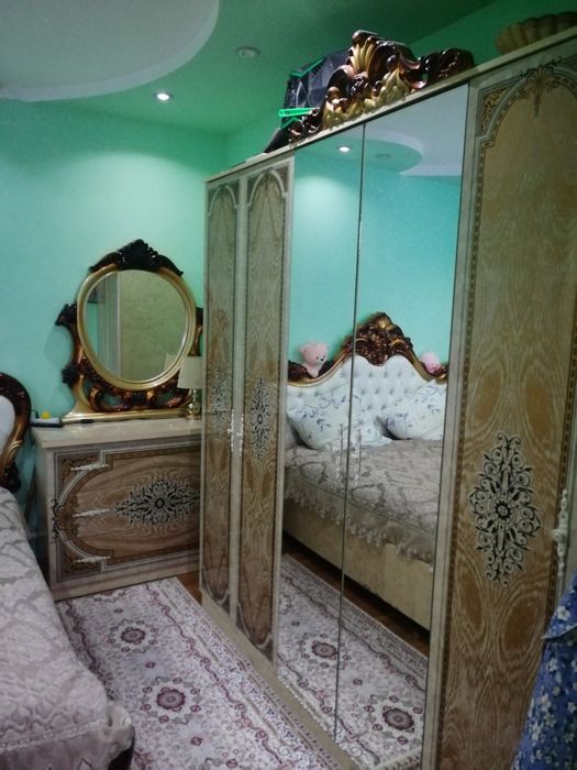 Продаётся спальный гарнитур.