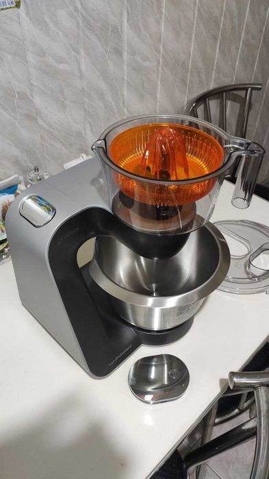 Продам кухонный комбайн Bosch MUM59M55, оригинал, состояние идеальное