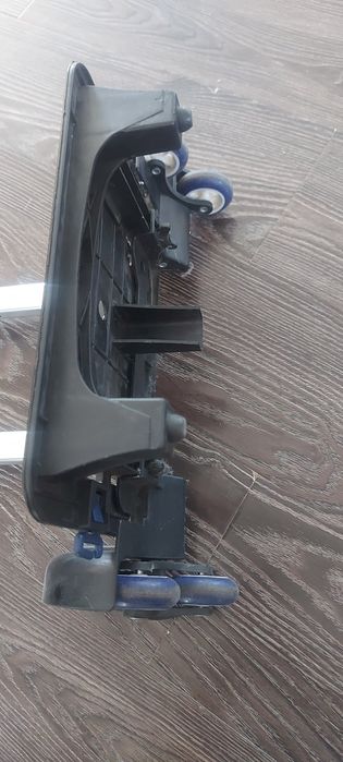 Продам чемодан колеса