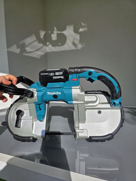 Fierastrau cu panglica Makita DPB 180