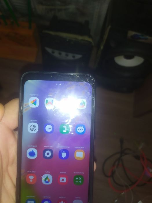 Обменаю самсунг а03с на айфон 8