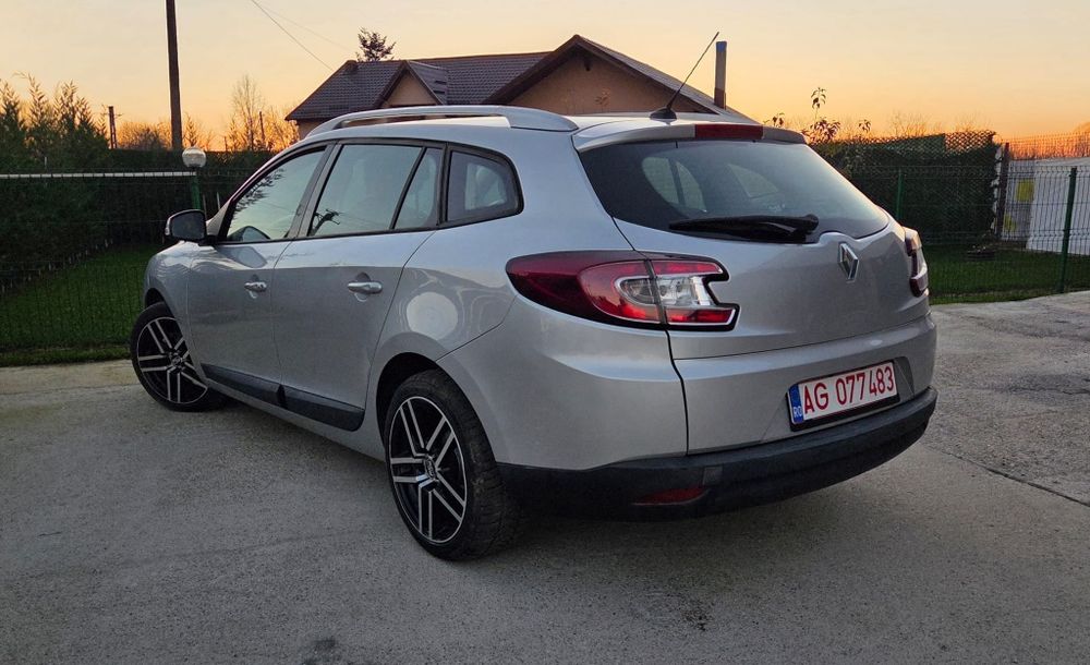 Renault Megane 3 Grandtour 1.5 DCi  2011 Euro 5           

Telefo