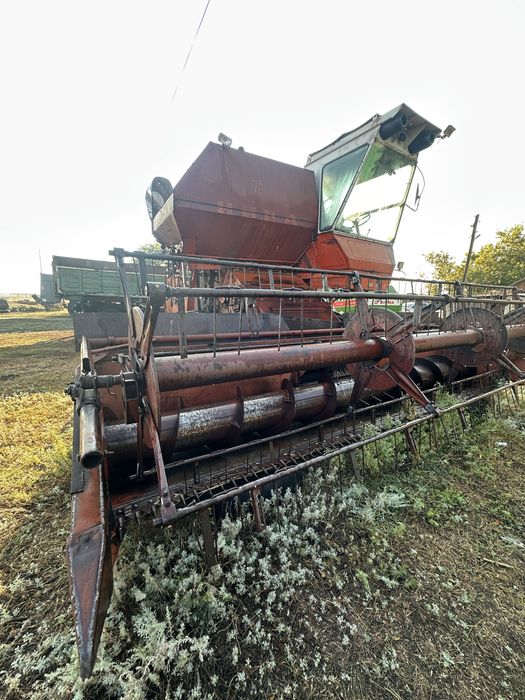 Продается комбайн Нива