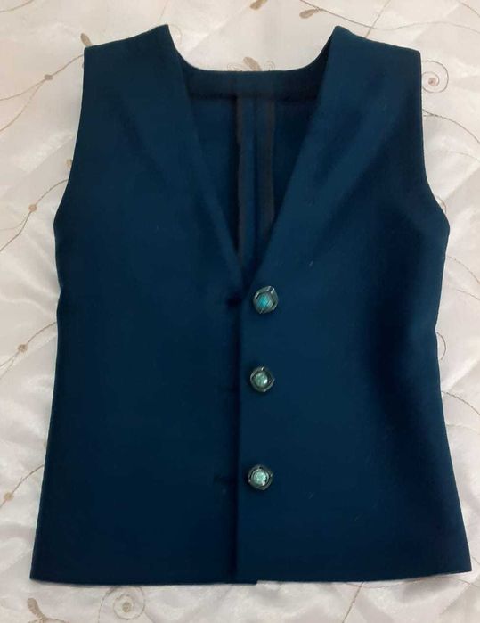 Продам детский жилет на девочку