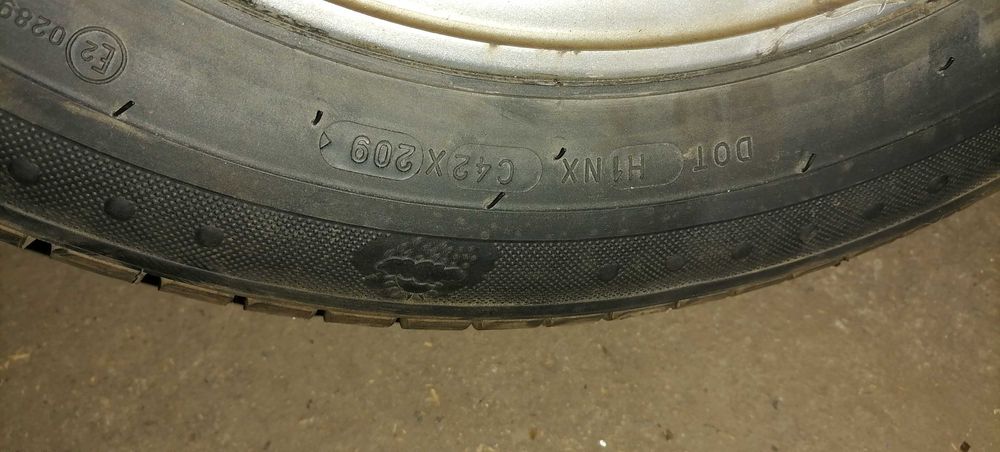 Лята Джанта с гума  почти нова