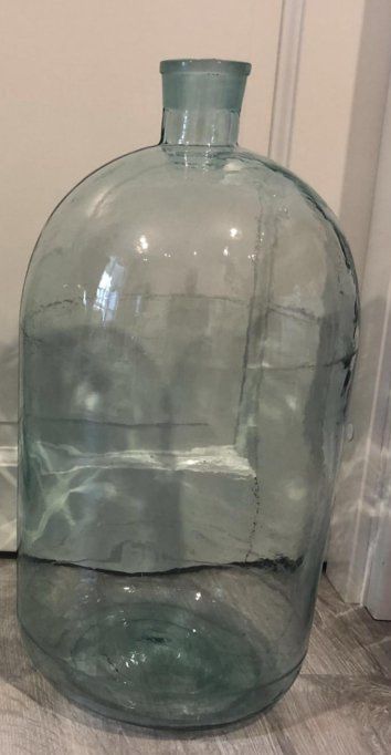 Бутыль стеклянный в отличном состоянии