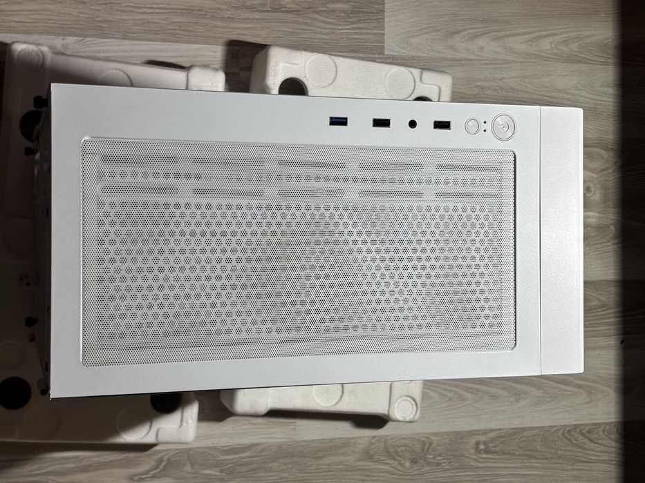 Kolink Observatory HF White Mid Tower- в отлично състояние