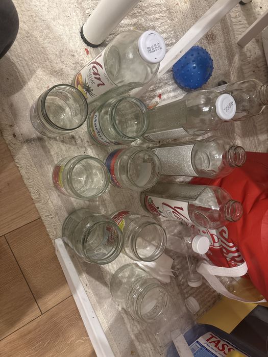 продаются банки оптом