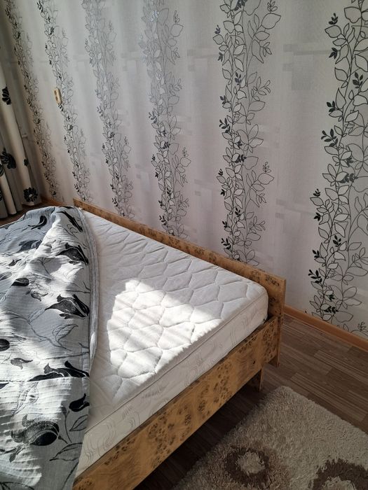 Продам кровать б/у с тумбами