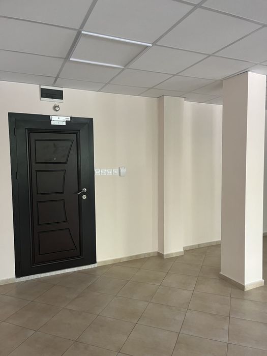 Дава се под наем Офис в Варна, Базар Левски - 1000 кв.м за 1000 € - Снимка #2