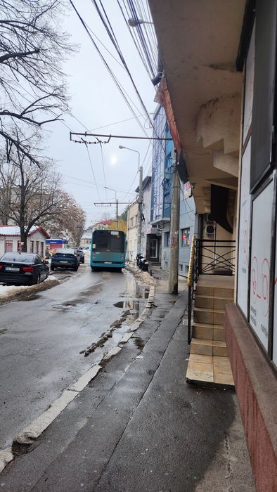 Spații comerciale de închiriat