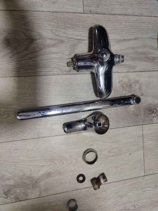 Продам смеситель на запчасти