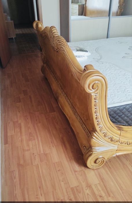 Масивна дървена спалня с матрак!