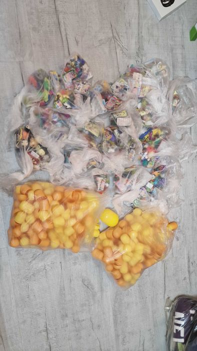 KINDER играчки стотици бройки