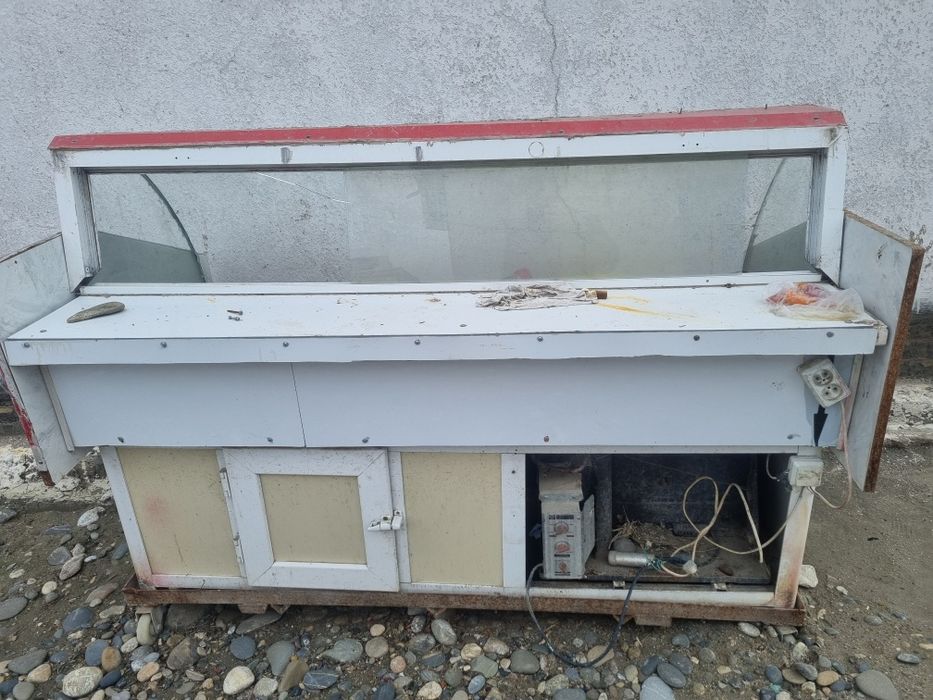 Vetrina xaladelnik zapchastga