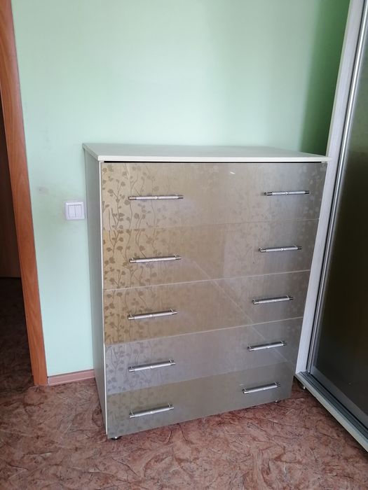 Продам большой шкаф и комод