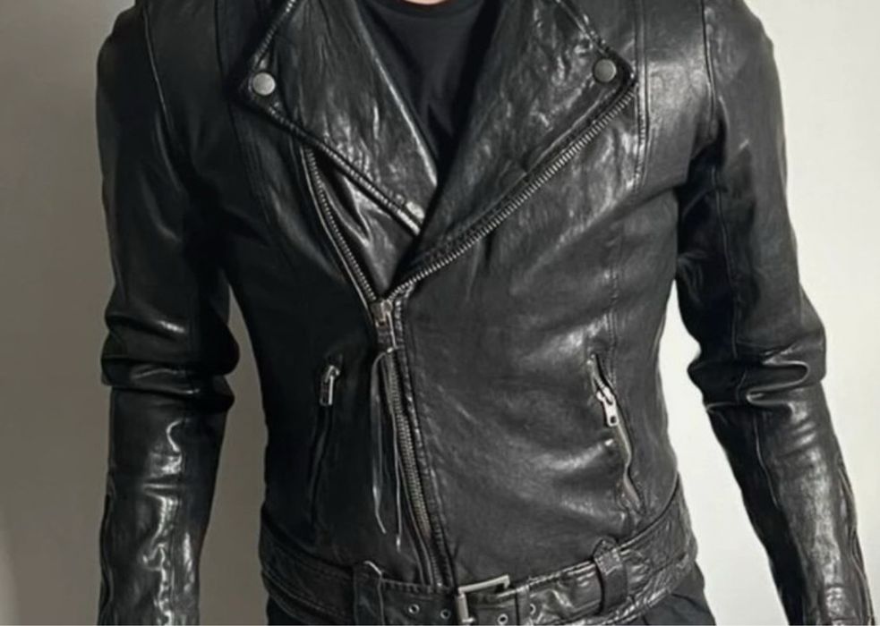 Geaca din piele Tigha marimea L .masuri mici .