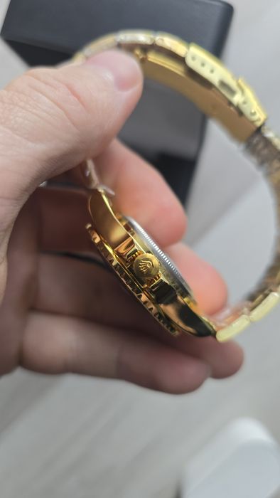 Rolex Submariner Date
Indicii vizi