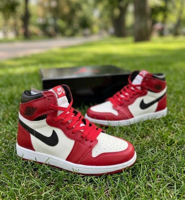 Adidasi Jordan 1 High Chicago Red