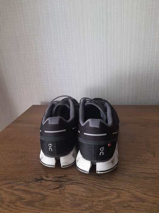 On Cloud маратонки 38 номер.