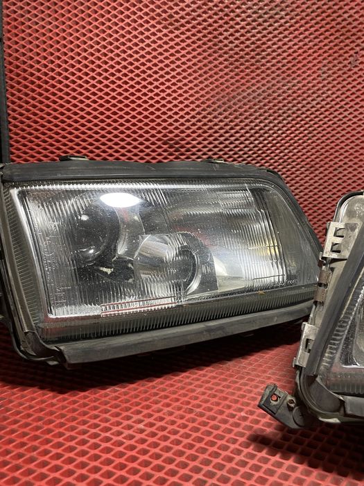 Передние фары Ауди а8д2
