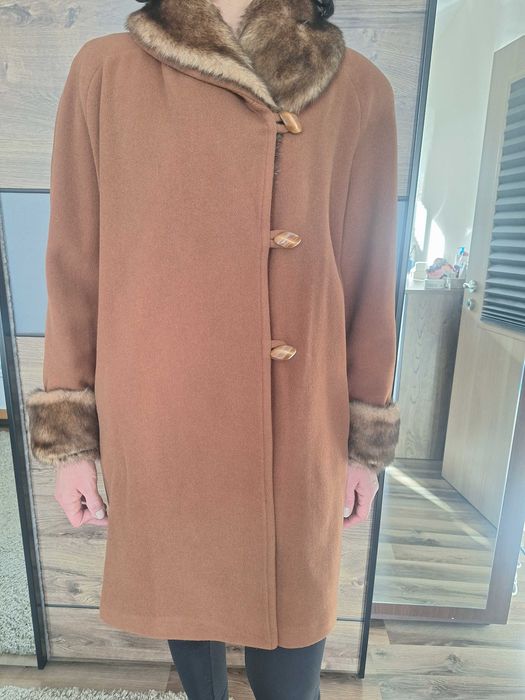 Дамско палто в кафяв цвят