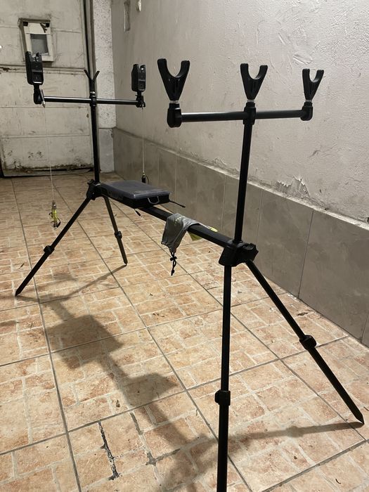 Vând Rod Pod Caperlan pentru 3 lansete + 2 avertizori Xtrem 100
