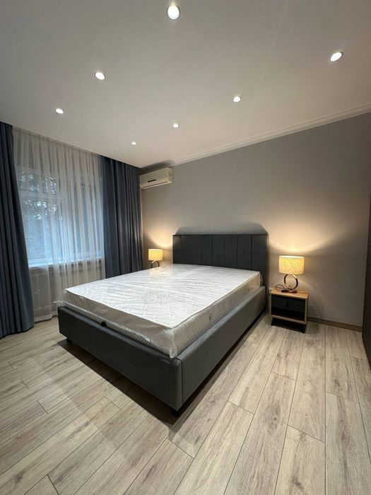 ПРОДАЕТСЯ 4/2/4
 Мирабадский район
Ор.р: ГОСТИНИЦА Россия 
77 Серия Ул