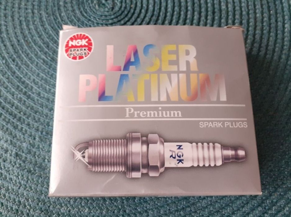 Свещи за Голф 7 и накладки за Тойота Ярис