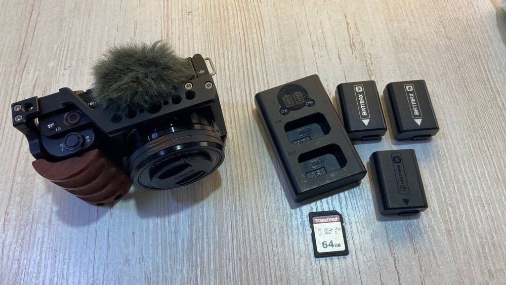 Sony zv-e10 сатылады. Срочна. Почти новый. Каробкасымен