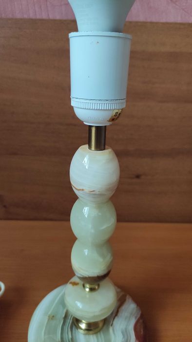 Масивна настолна лампа от естествен оникс и месинг