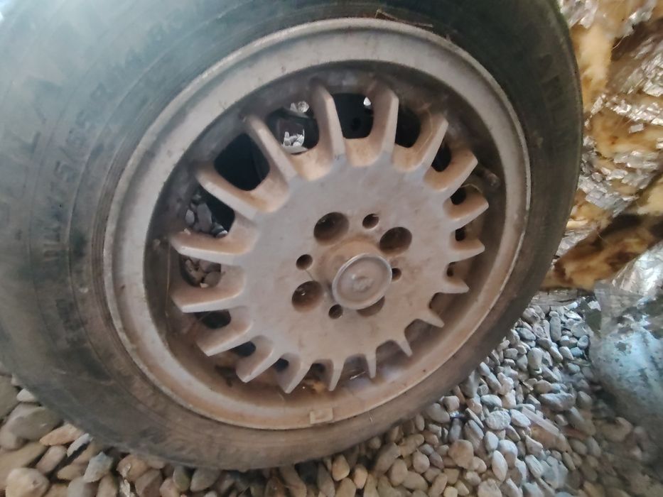 Vand 4 Jante R14 cu tot cu cauciucuri BMW e30