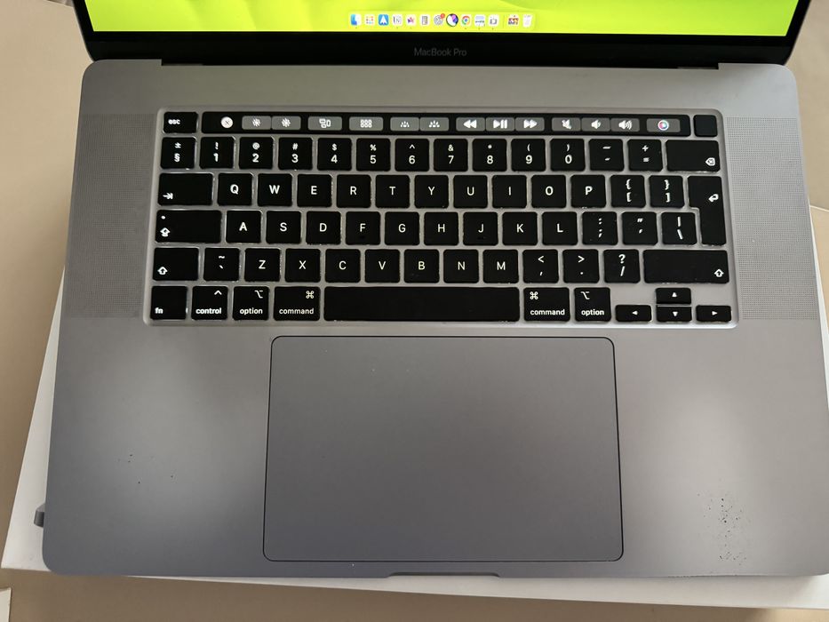 Macbook pro 16 2019 1TB  i9 16gb ram amd radeon pro 5500 4gb