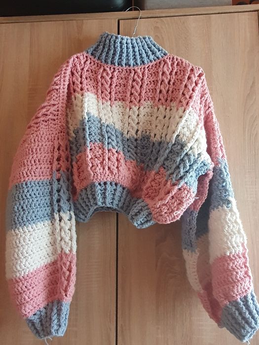 Pulover tricotat manual