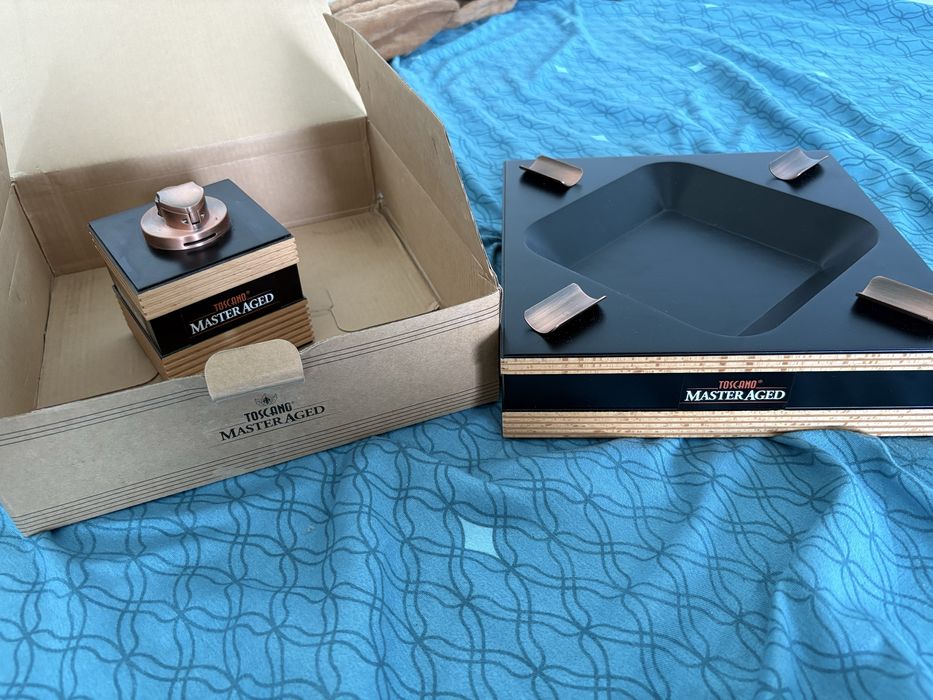 Set scrumiera cu bricheta