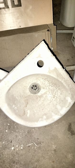 Умывальник навесной.Б/у