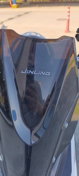 Sukuter benzing.