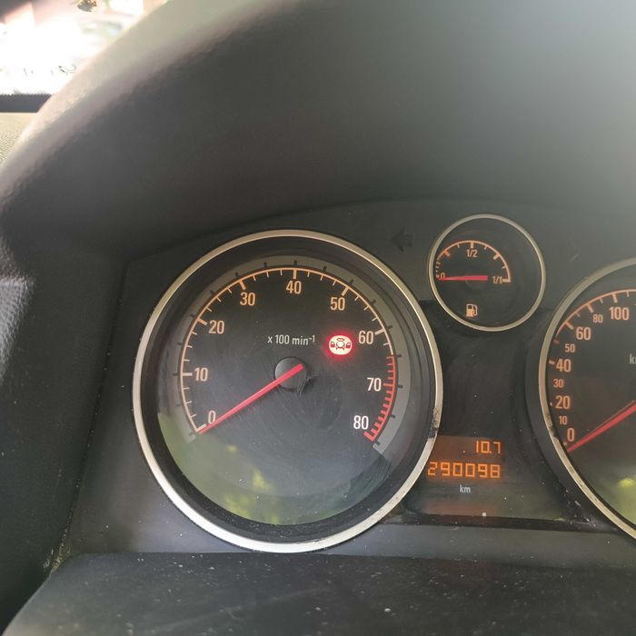 Продавам Опел Астра 1.6 105кс 2006година