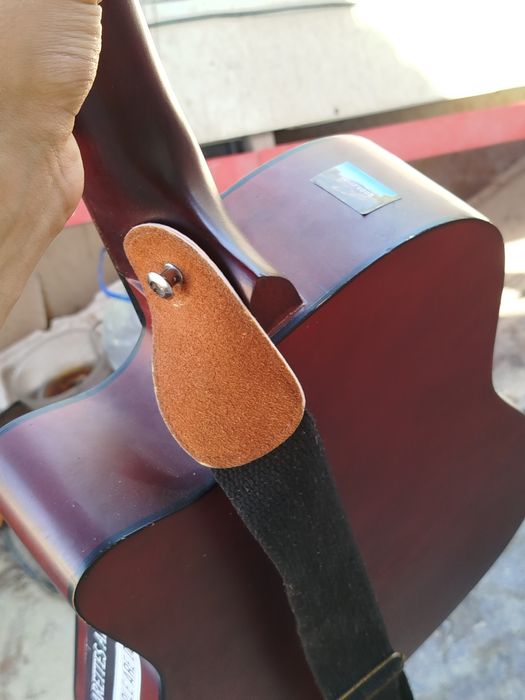 Estetik gitara sotiladi