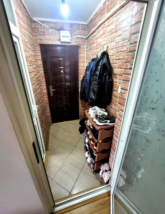 Inchiriez apartament in micro 6
