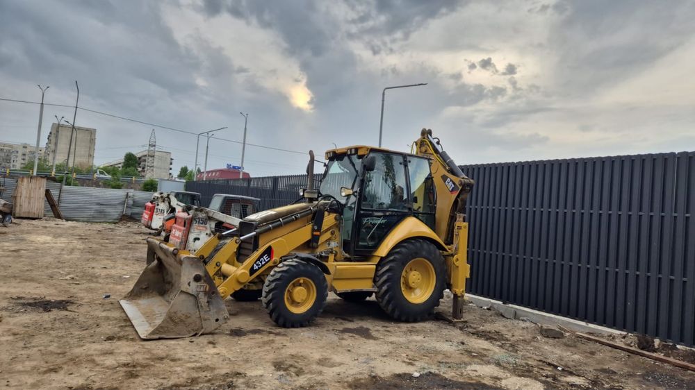 Аренда экскаватора-погрузчика