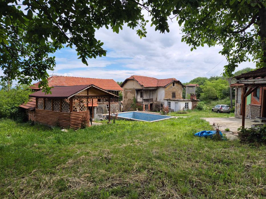 Продава се Къща в с. Пресяка, Област Ловеч - 680 кв.м за 53 €/кв.м - Снимка #2