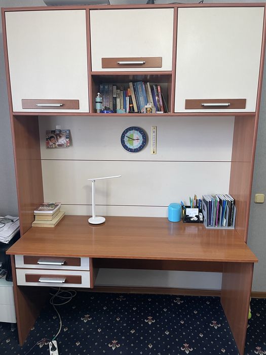 Продаю ученический стол