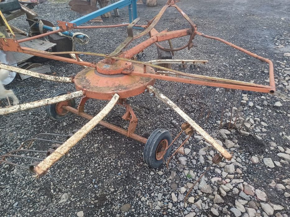 Vând grebla păianjen